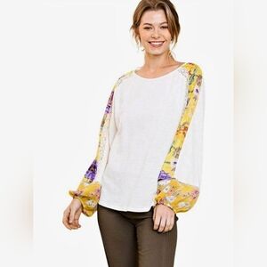 Umgee floral puff sleeve top M